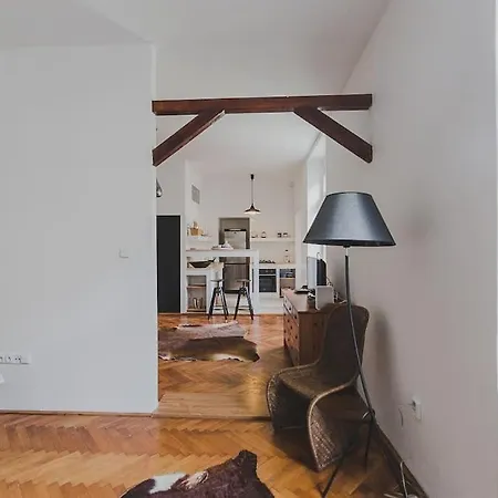 A Cosy In The Centre アパート